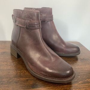 Clarks Collection Women's May Ease Leather Ankle Side Zip Boots Maroon Size 8